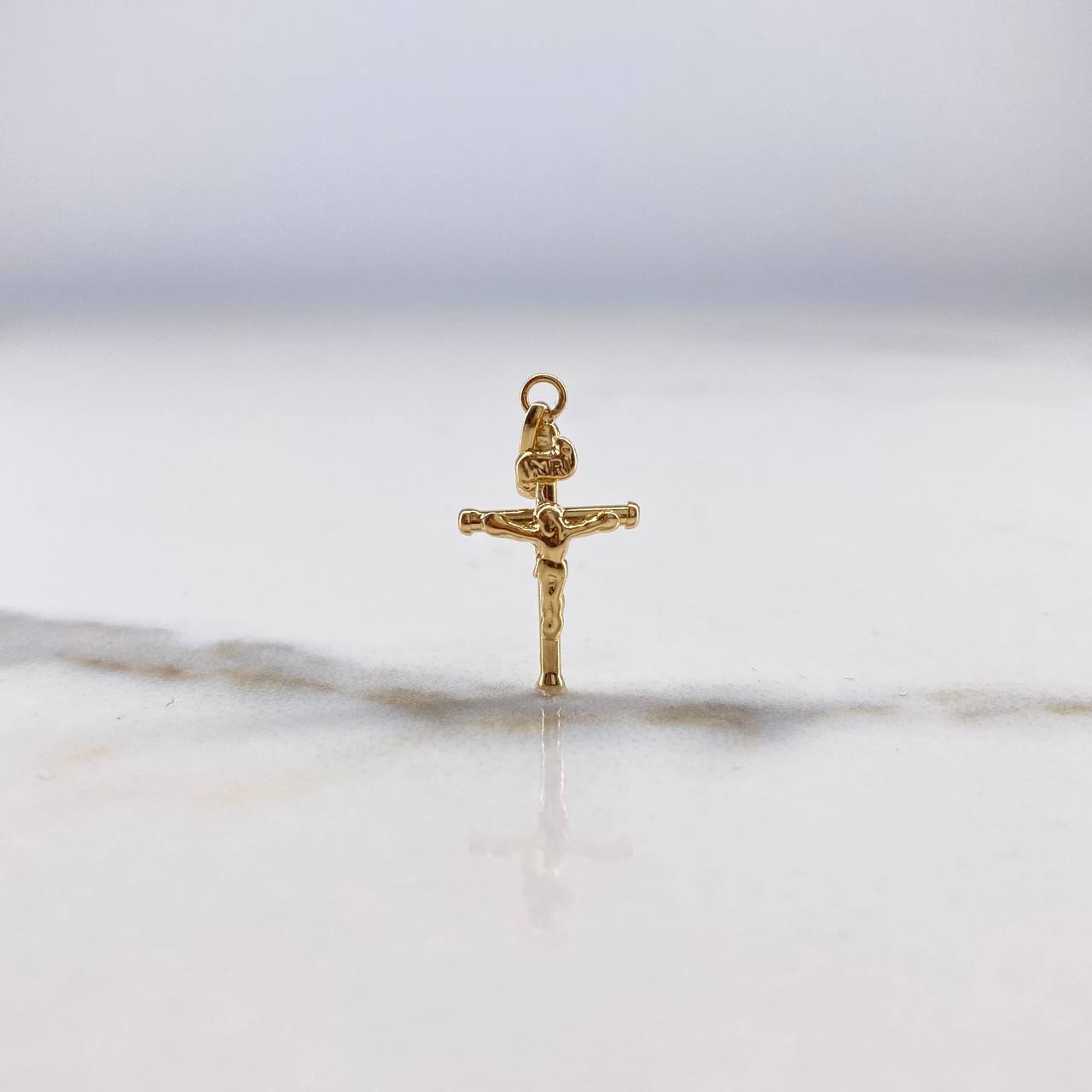 Dije Cruz Cristo 0.6gr / 2.5cm / Liso Oro Amarillo $