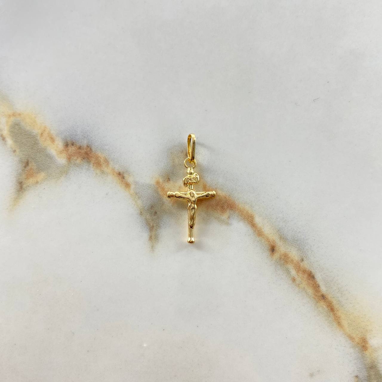 Dije Cruz Cristo 0.6gr / 2.5cm / Liso Oro Amarillo $