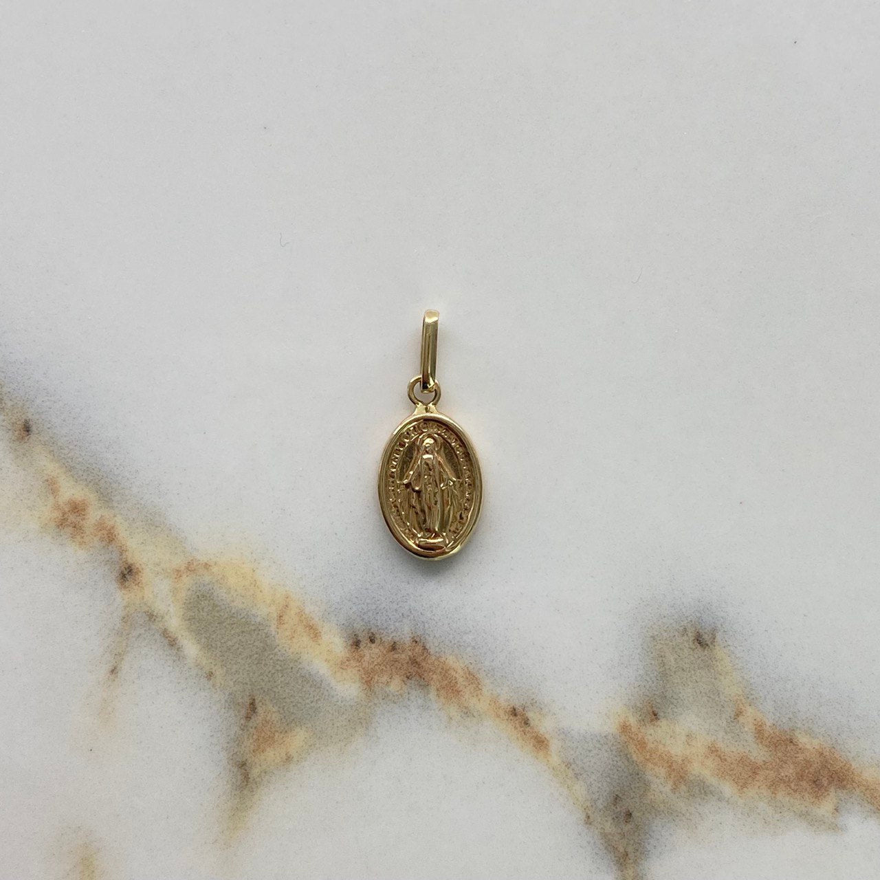 Dije Virgen Milagrosa 0.85gr / 2cm / Troquelado Oro Amarillo &