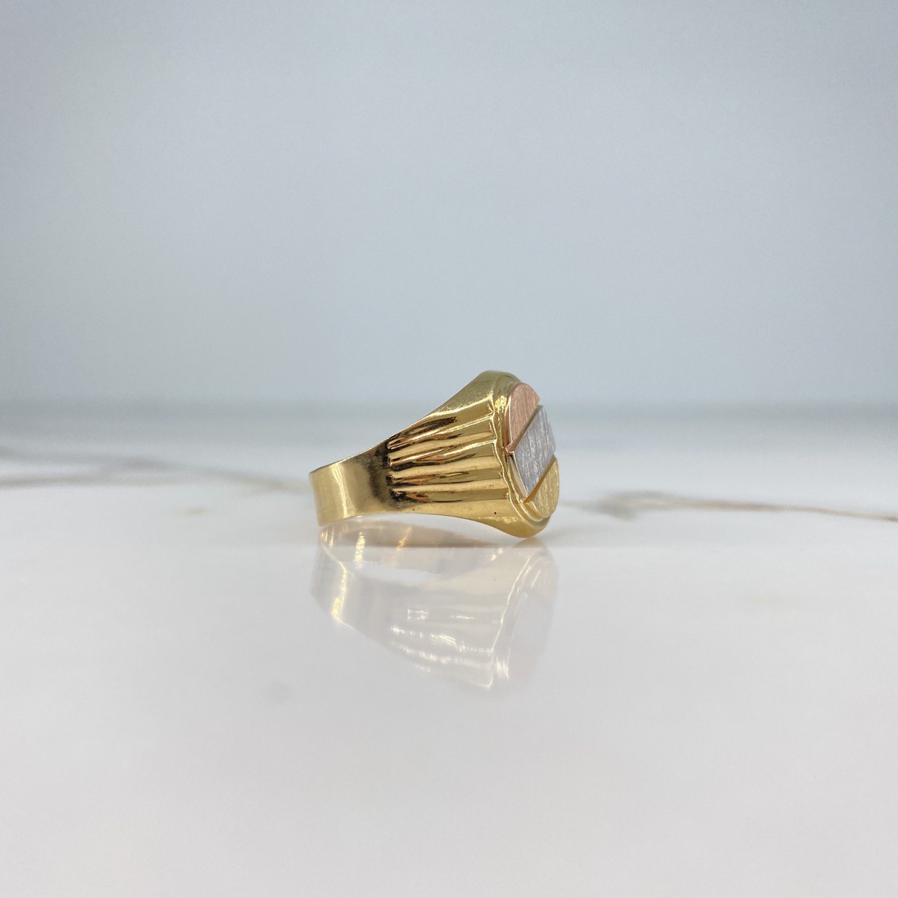 Anillo Sello 4.35gr / T9 1/2 / Ovalo Rayas Tres Oros &