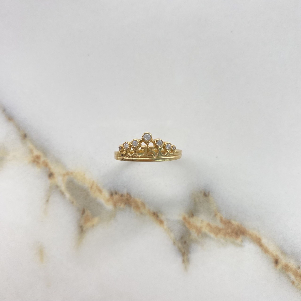 Anillo 15s Tiara 1.85gr / T6 1/4 / Circones Blancos Oro Amarillo &