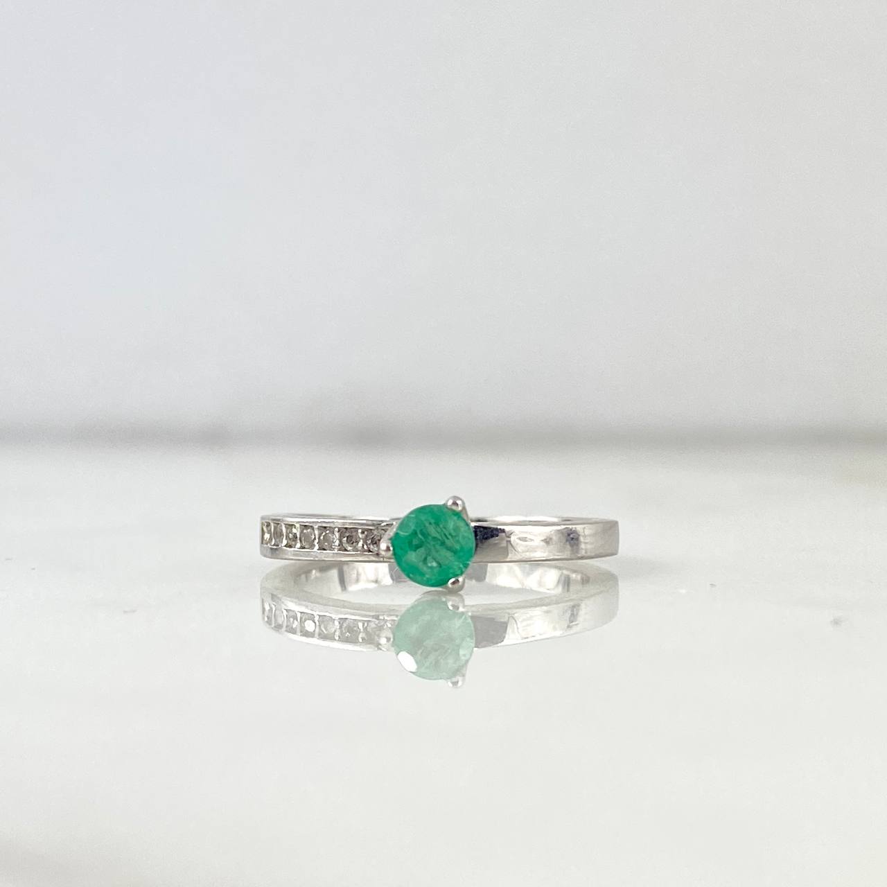 Solitario Medio T6 1/2 Anillo Esmeralda 33pts Circones Blancos Plata 925 (Joya)