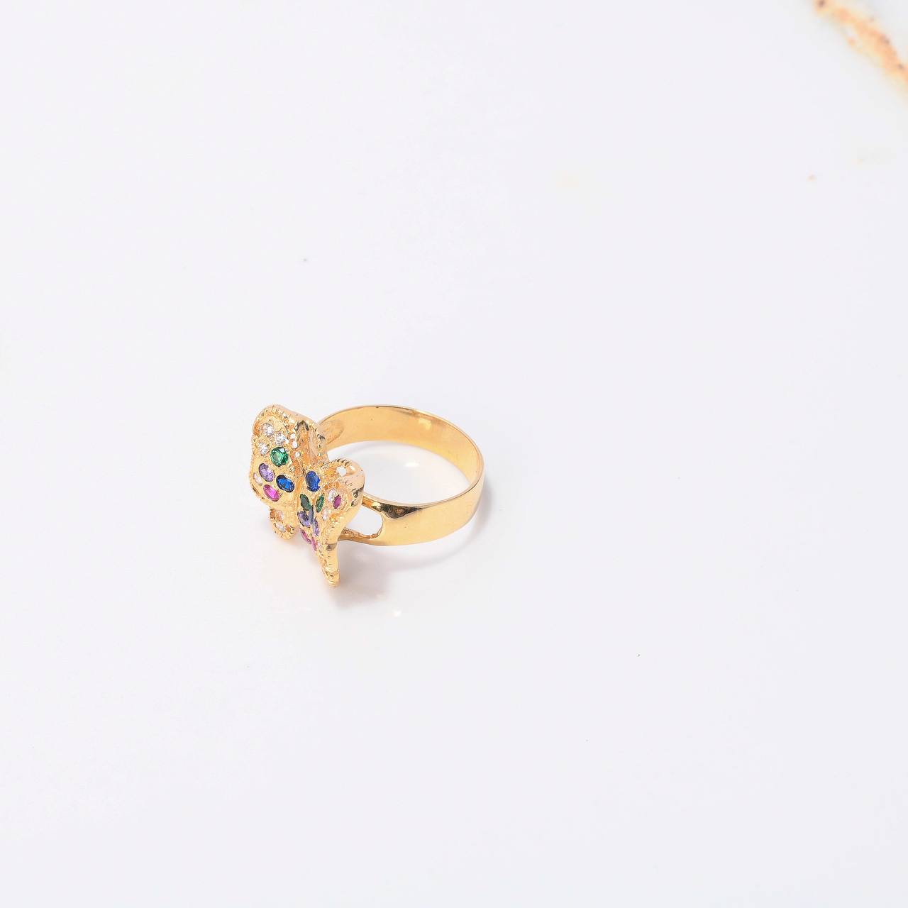 Anillo Mariposa 6.45gr / T8 1/4 / Circones Colores Oro Amarillo $