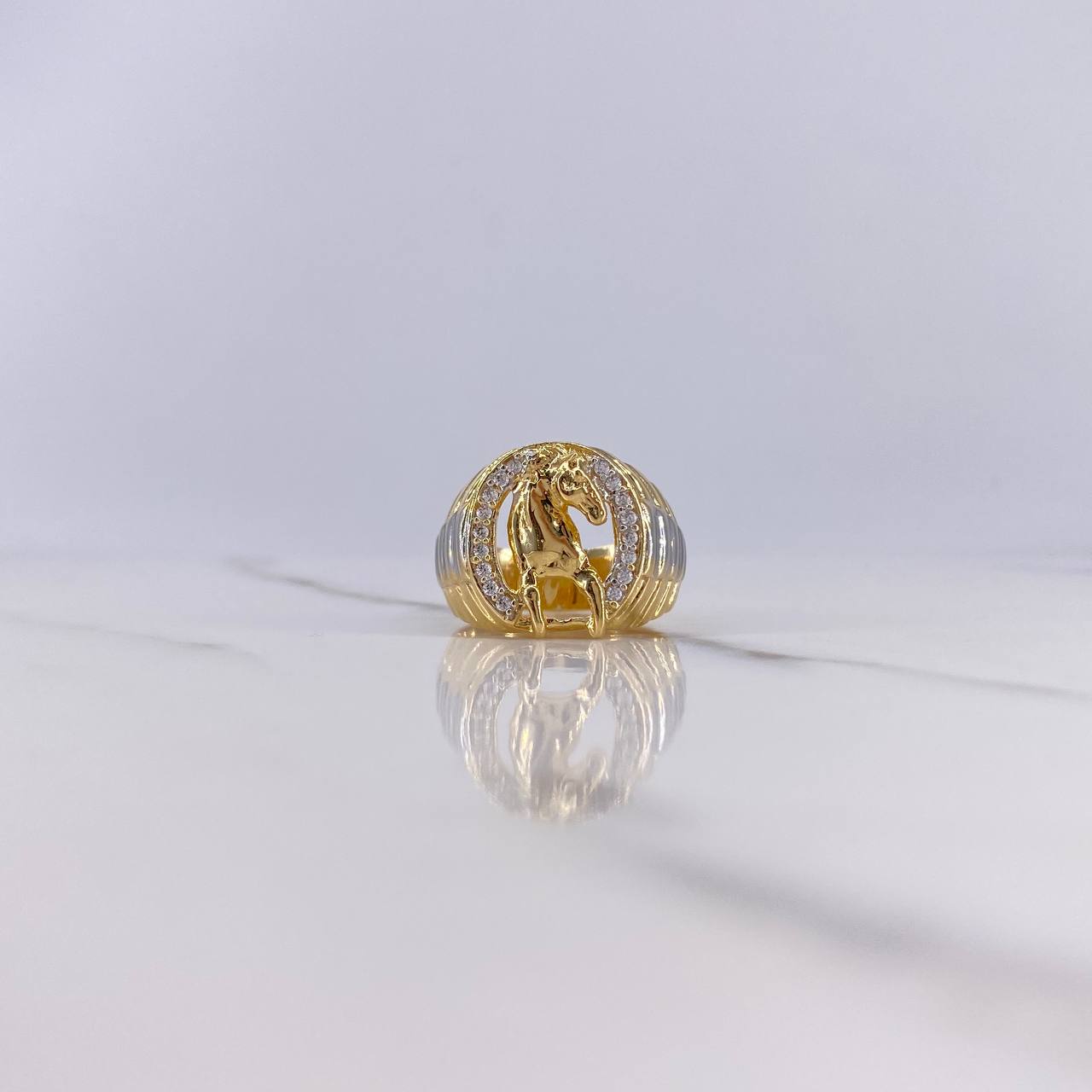 Anillo Herradura Caballo 8.25gr / T8 / Circones Blancos Dos Oros Amarillo Blanco $