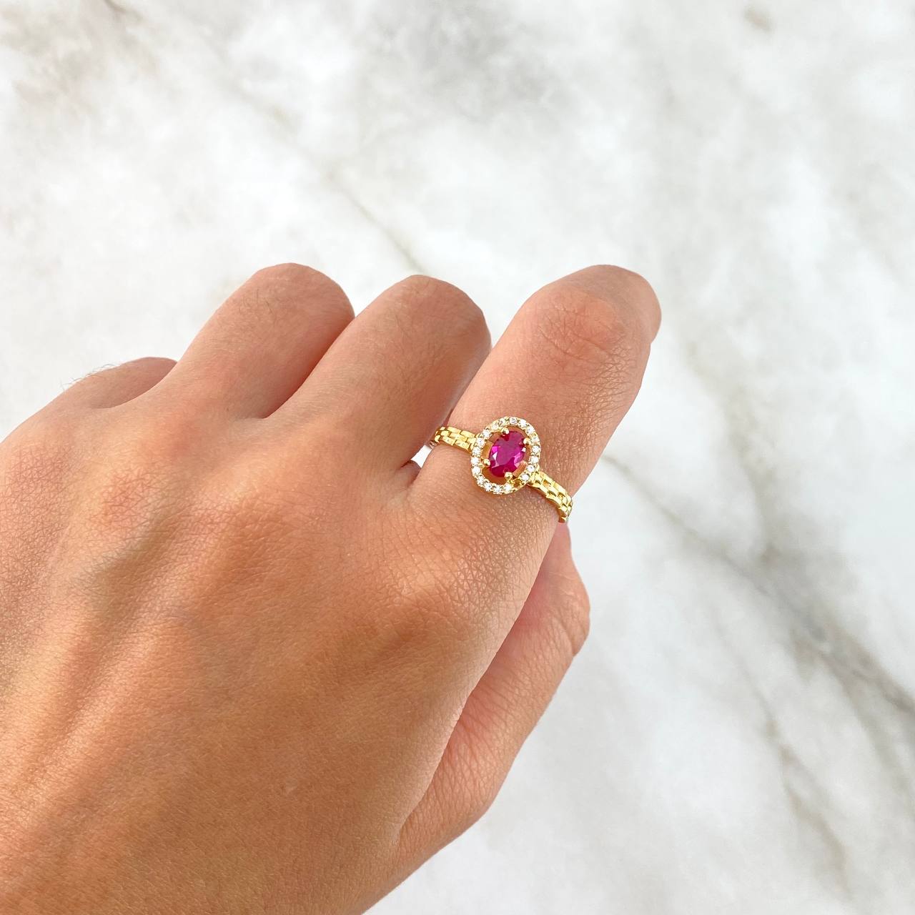 Anillo Halo Ovalado 2.45gr / T7 1/2 / Circon Fucsia Blancos Oro Amarillo