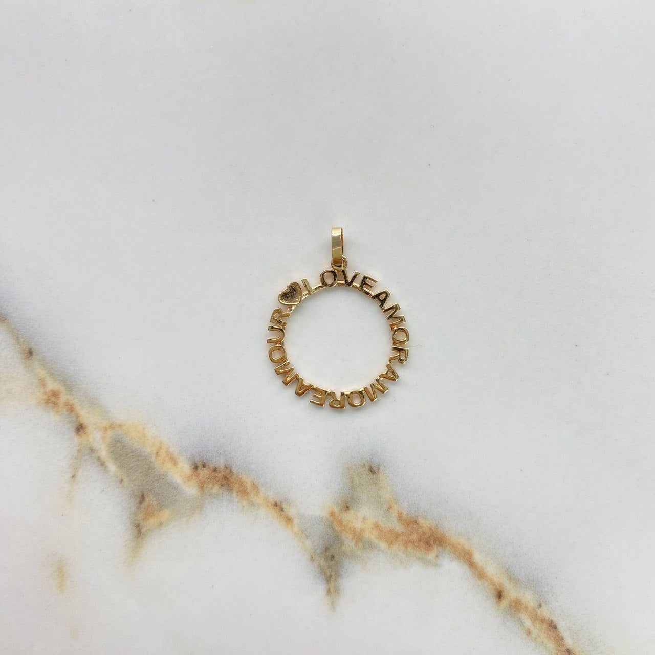 Dije Love 1.6gr / 2.5cm / Liso Oro Amarillo $