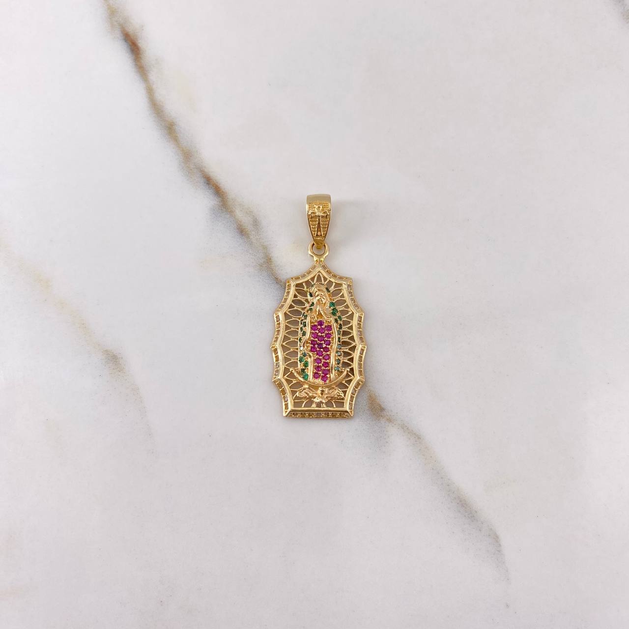 Dije Virgen De Guadalupe 4.9gr / 3.7cm / Circones Blancos Verdes Fucsias Oro Amarillo $