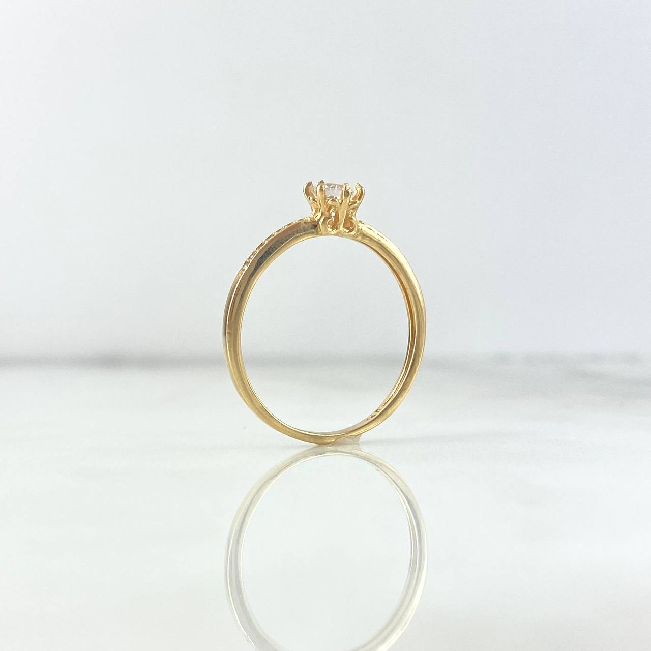 Anillo Solitario Churumbela Flor 1.85gr / T7 3/4 / Circones Blancos Oro Amarillo