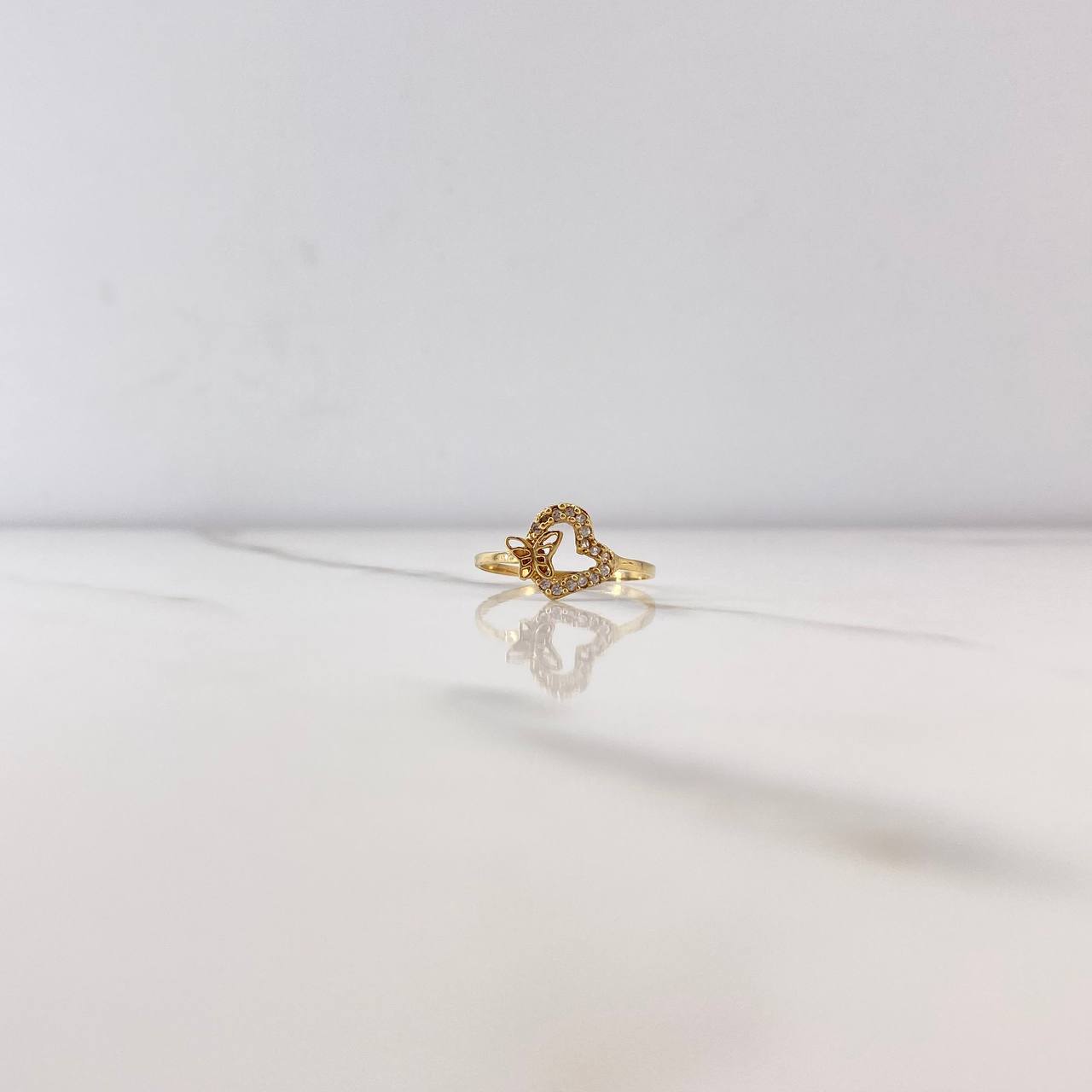 Anillo Corazon Mariposa 0.85gr / T5 1/2 / Circones Blancos Oro Amarillo $