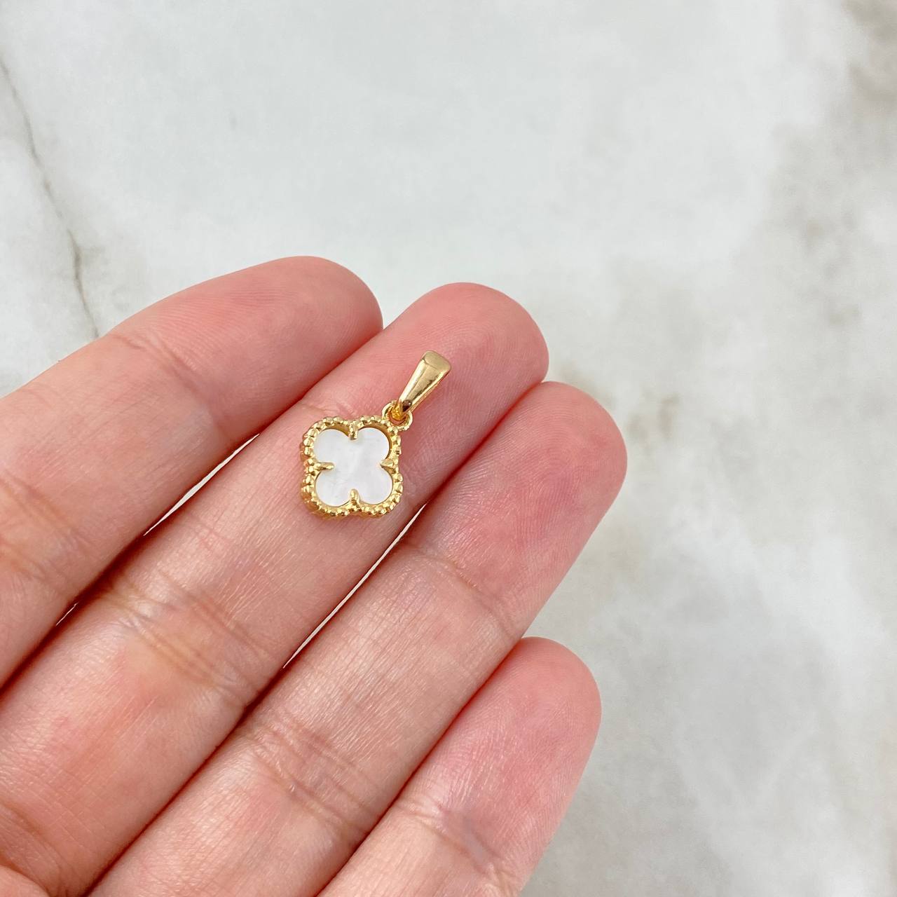 Dije Trebol VCyA 1.4gr / 1.7cm / Nacar Blanco Oro Amarillo +4 *