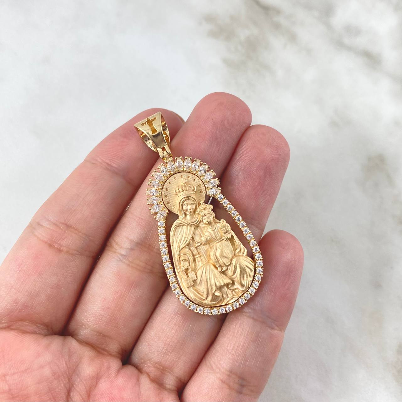 Dije Virgen del Carmen 12.25gr / 4.8cm / Circones Blancos Oro Amarillo