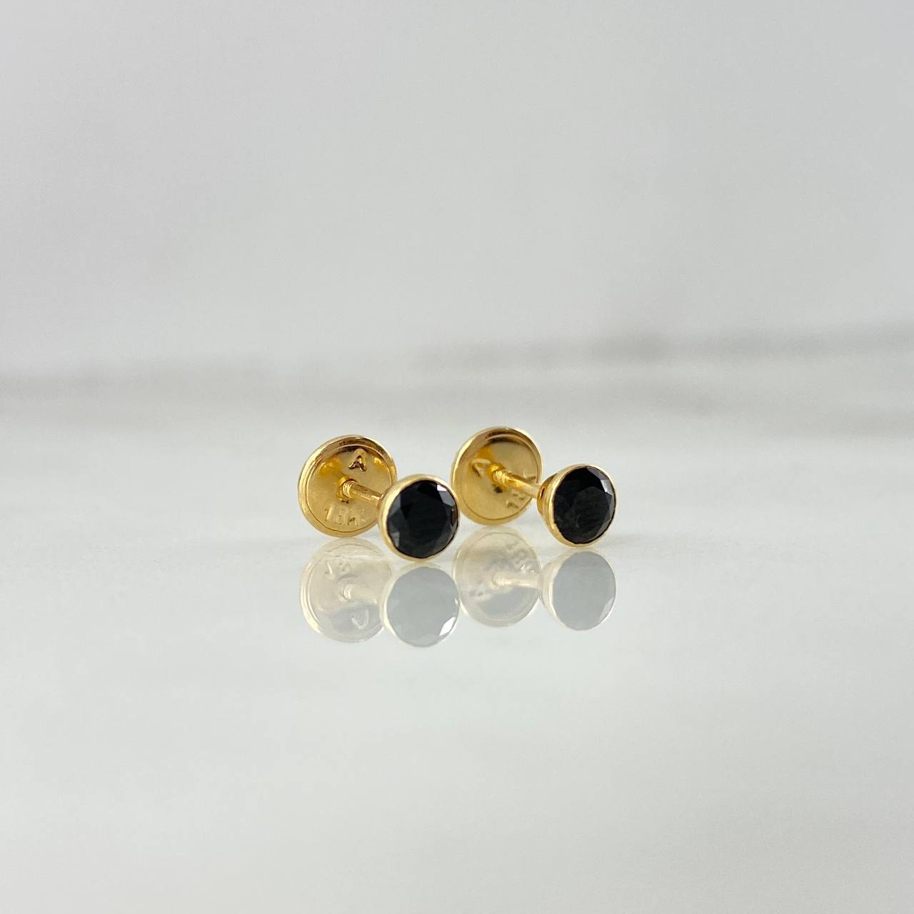 Topos Bisel 0.55gr / 4mm Circon Negro Oro Amarillo (Joya) ©