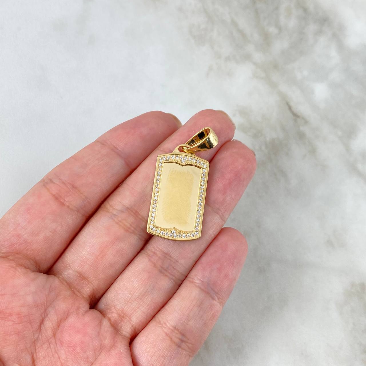 Dije Placa Rectangular 5.35gr / 3.6cm / Circones Blancos Oro Amarillo