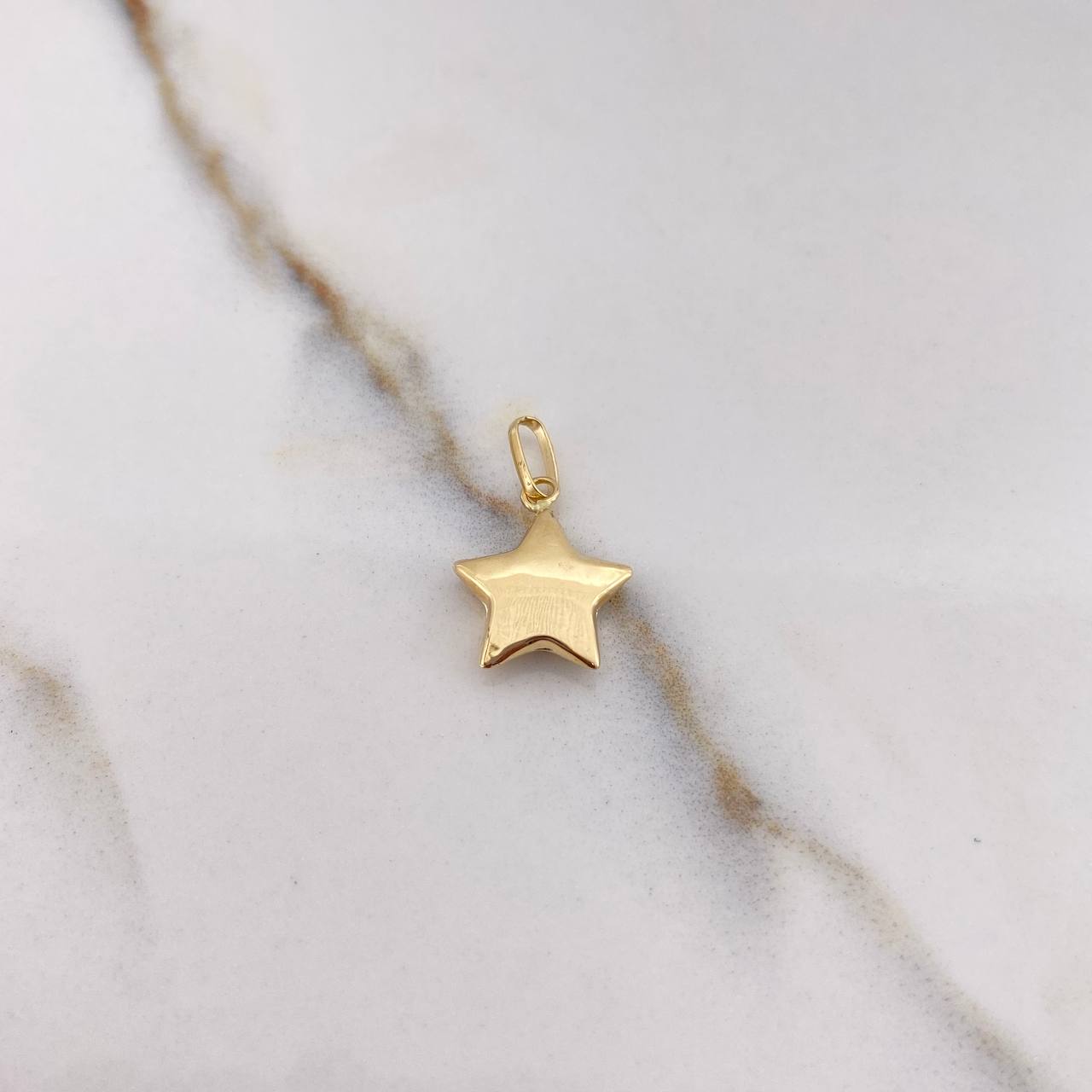 Dije Estrella 0.55gr / 2cm / Troquelada Oro Amarillo &