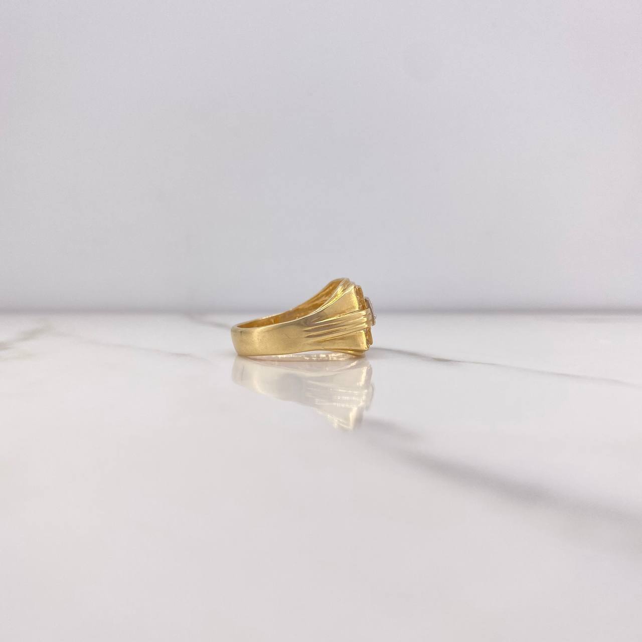 Anillo Rectangular 6.05gr / T10 / Circones Blancos Oro Amarillo $