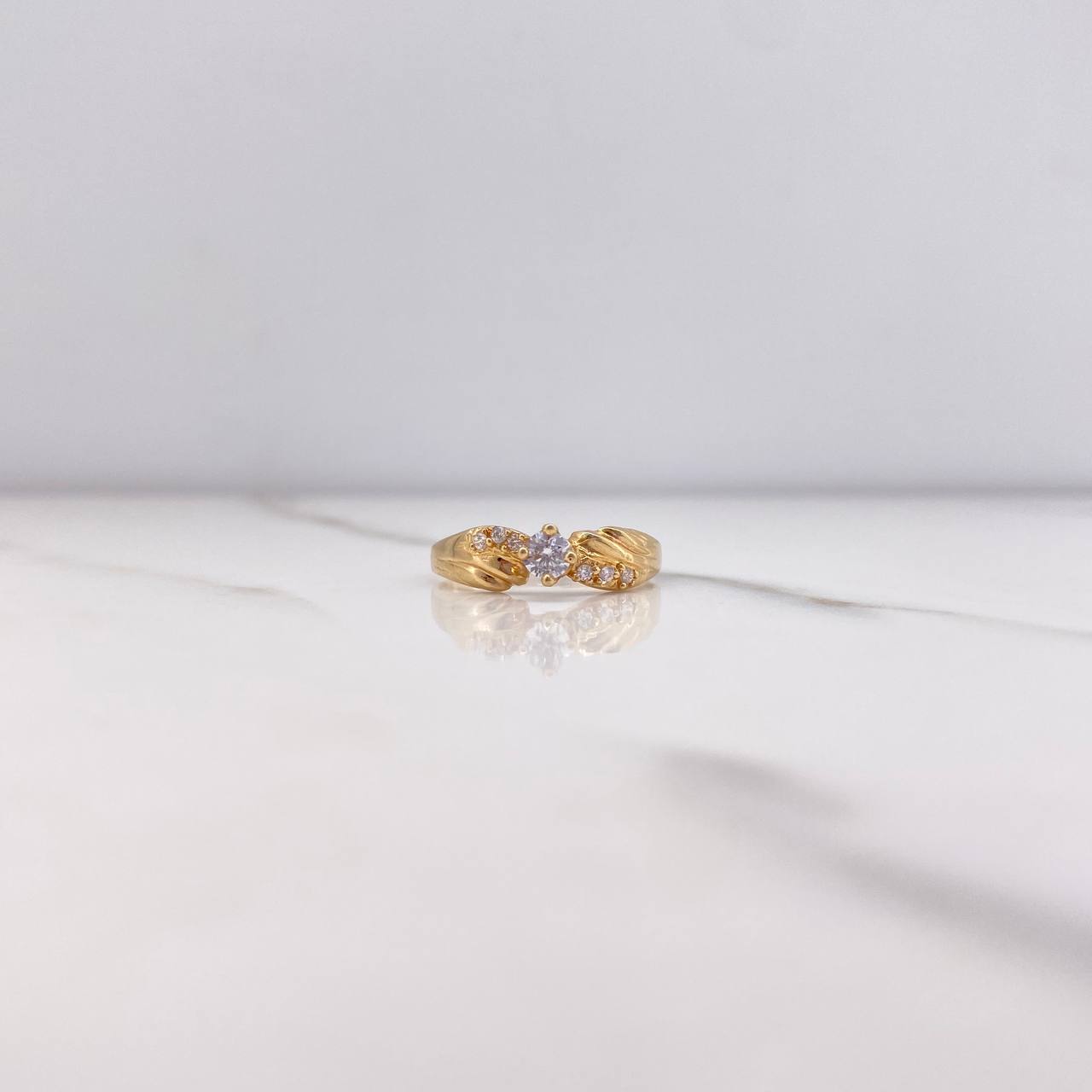 Anillo Solitario Olas 1.85gr / T6 1/2 / Circones Blancos Oro Amarillo $