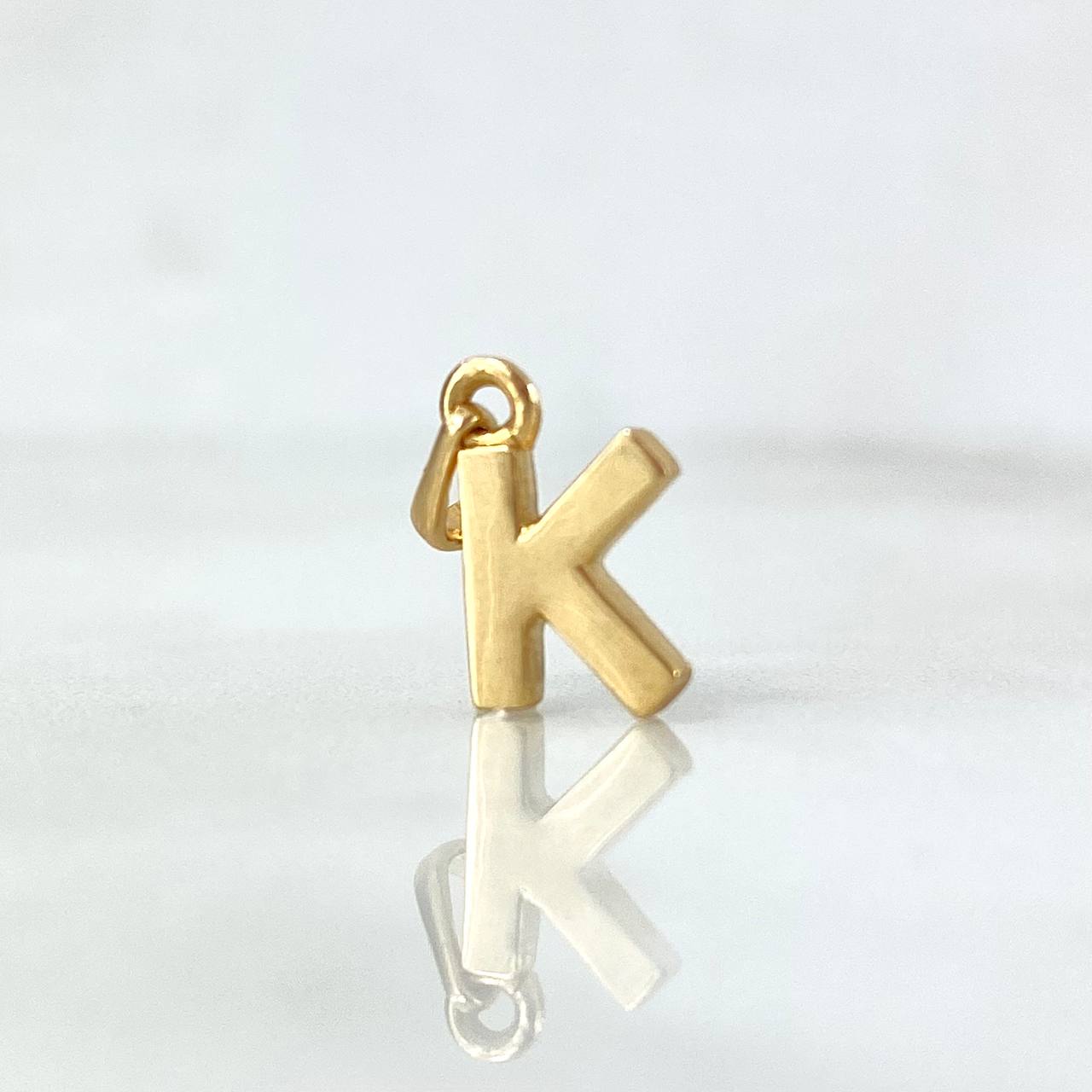 Dije Letra K Lisa 0.65gr / 1.4cm / Oro Amarillo