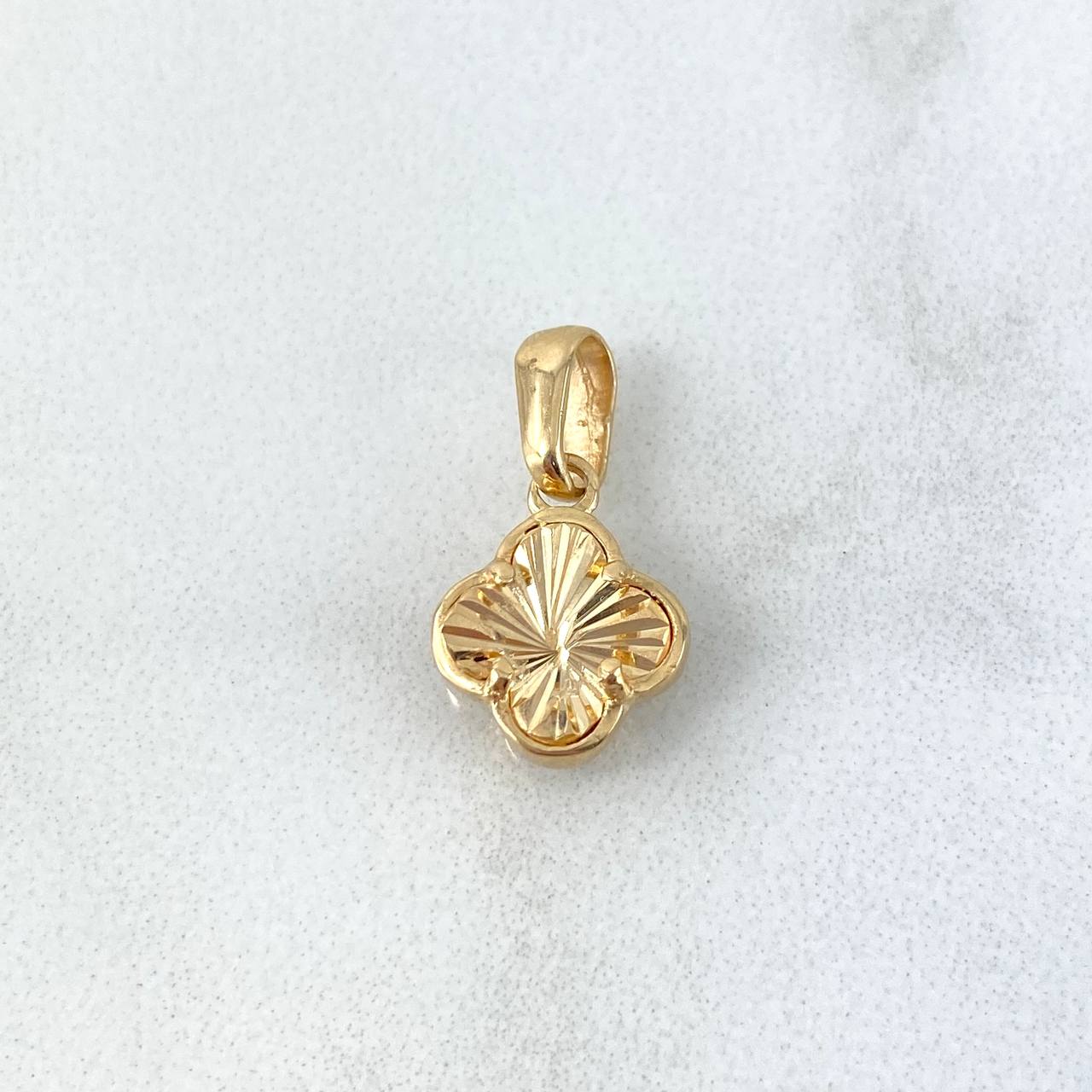 Dije Trébol VCyA 1.2gr / 1.5cm / Diamantado Liso Oro Amarillo Nac.Esp. *