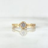 Anillo Solitario Garra Filigrana 2.05gr / T7 3/4 / Circones Blancos Oro Amarillo