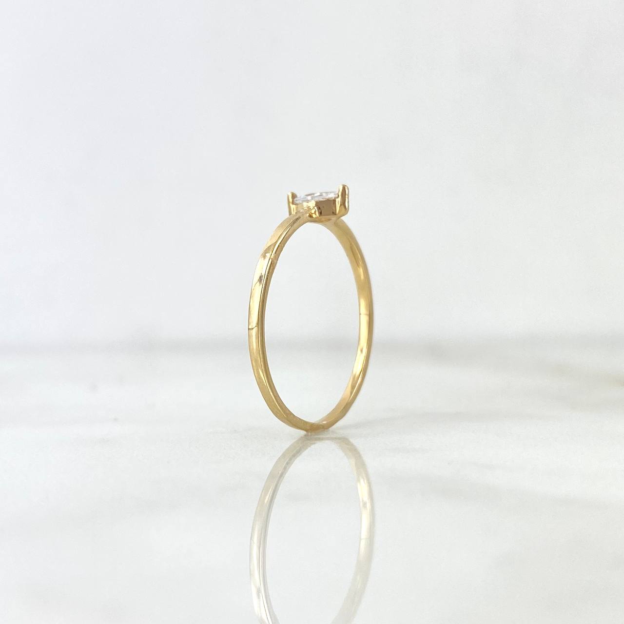 Anillo Solitario Ovalado 1.1gr / T6 3/4 / Circones Blancos Oro Amarillo