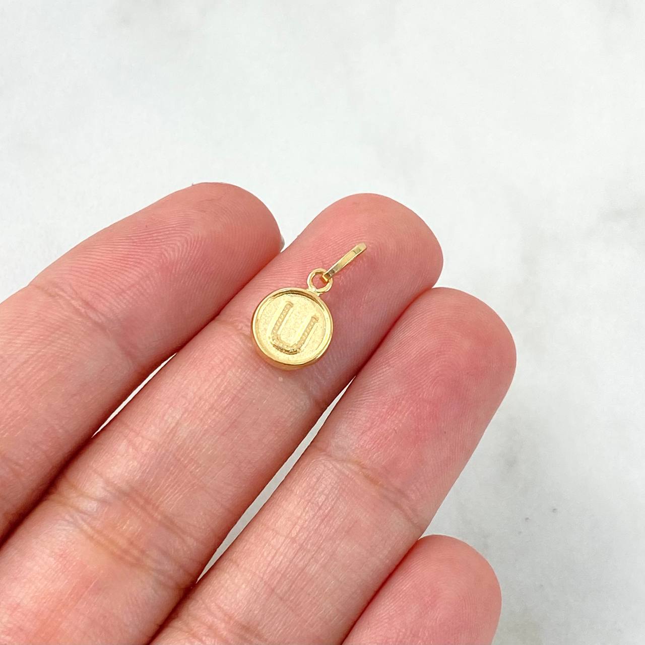 Dije Letra U 0.35gr / 1.5cm / Doble Faz Oro Amarillo