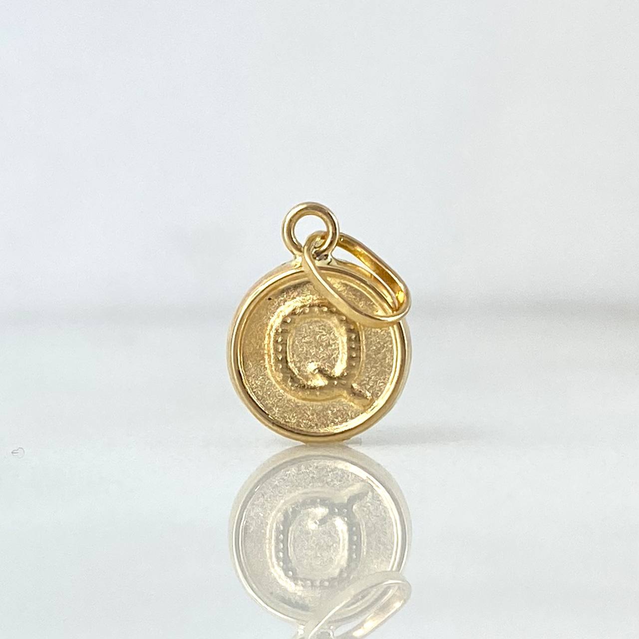 Dije Letra Q 0.35gr / 1.5cm / Doble Faz Oro Amarillo