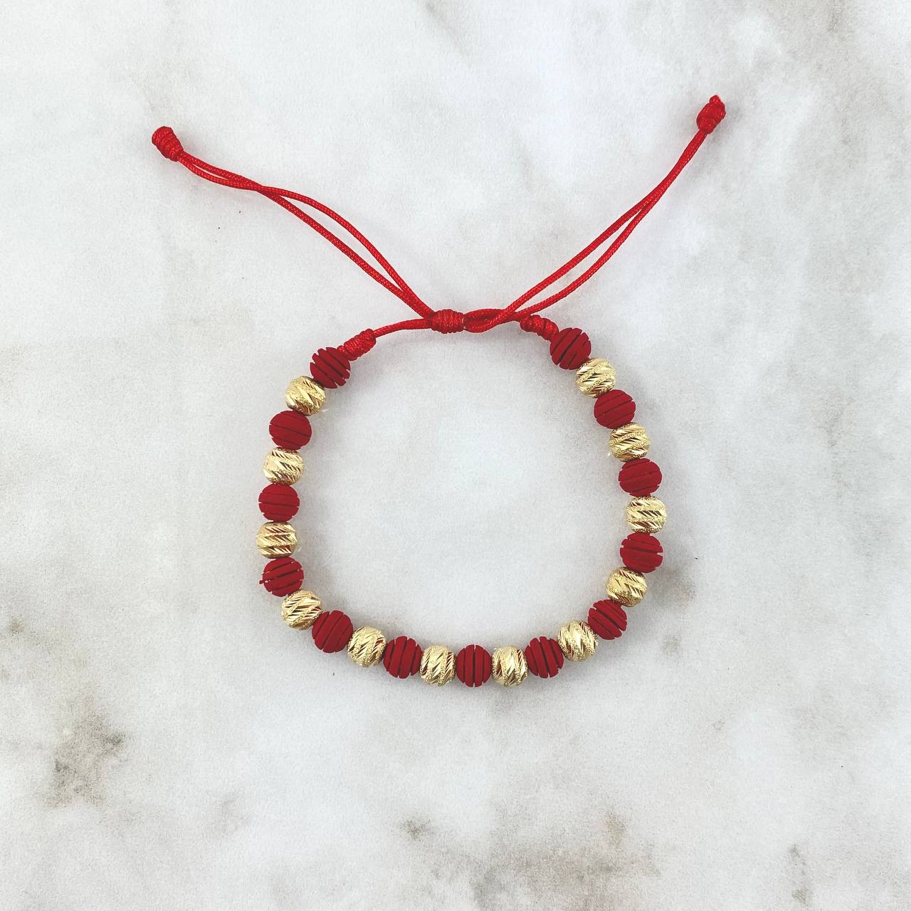 Pulsera Roja Intercalada 3.65gr / 6mm Bolas Satinadas 12 Und Neoprenos Rayados Oro Amarillo *