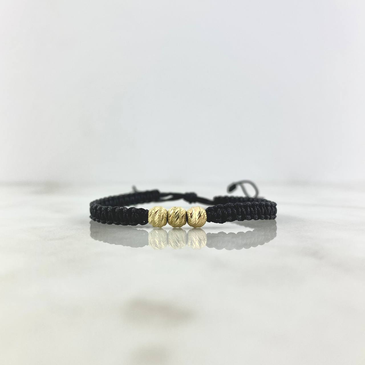 Pulsera Negra Lineal 0.7gr / 5mm Bolas Satinadas 3 Und Oro Amarillo *