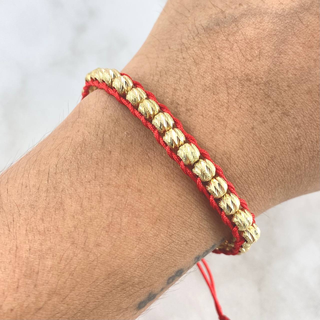 Pulsera Roja Carril 6.35gr / 5mm Bolas Satinadas 30 Und Oro Amarillo *