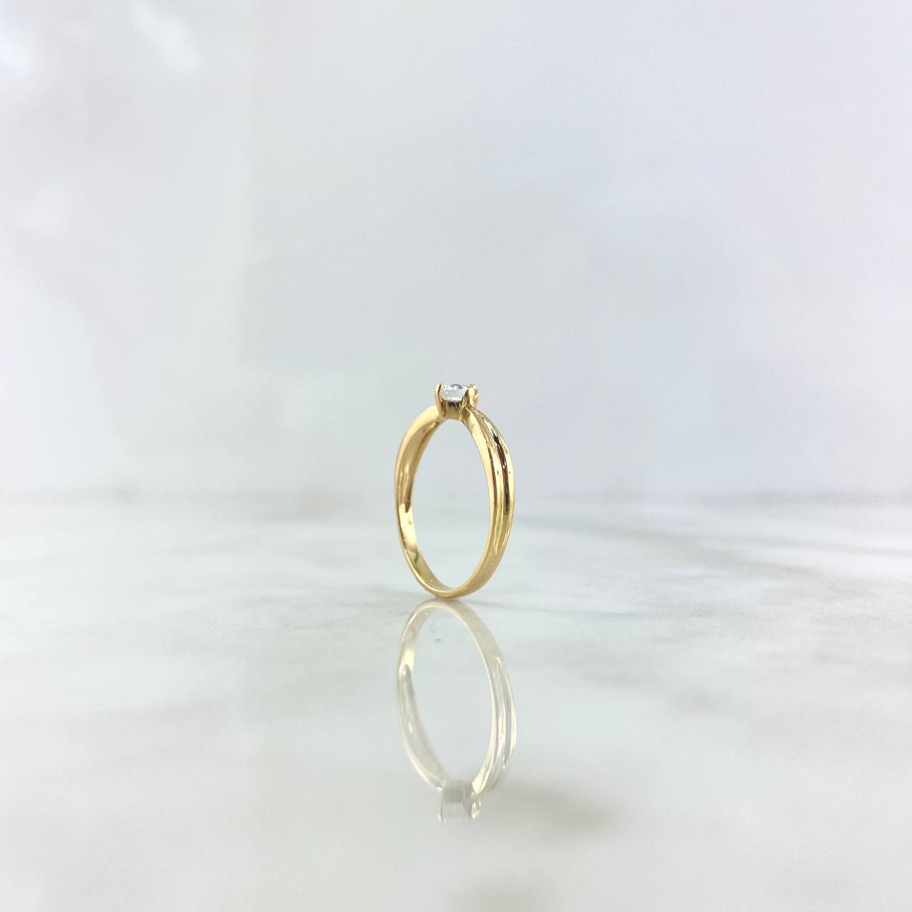 Anillo Solitario 1.6gr / T6 1/2 / Riel Intermedio Circon Blanco Oro Amarillo