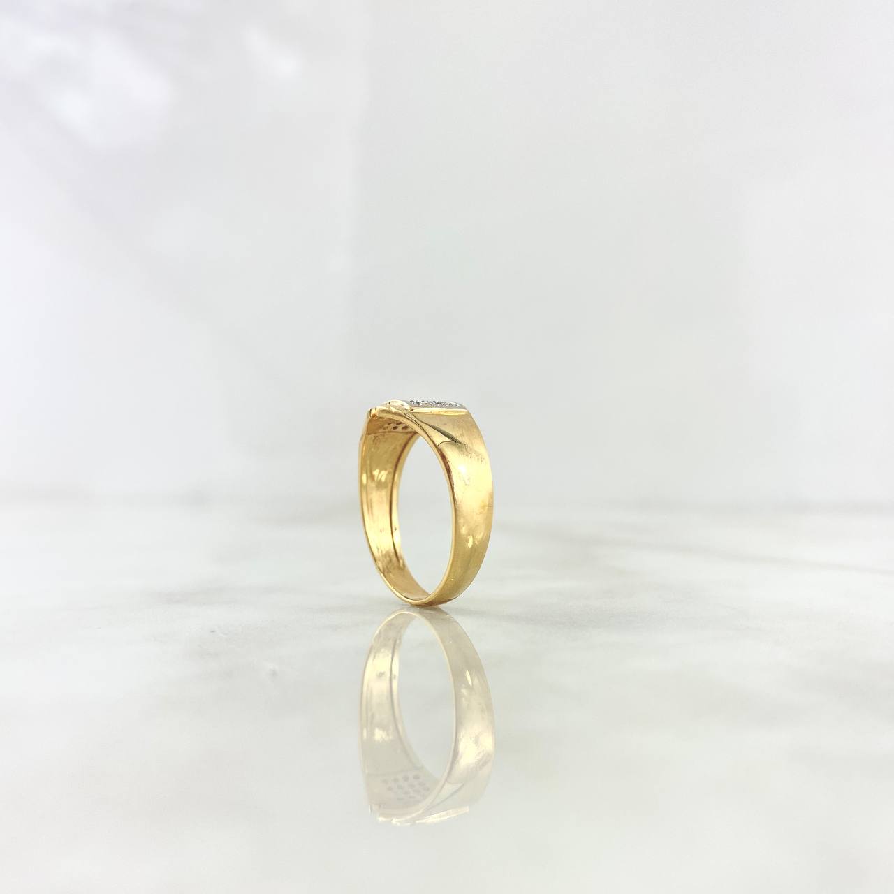 Anillo Rectangulo 4.05gr / T7 3/4 / Circones Blancos Oro Amarillo