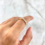 Anillo Solitario Churumbela Mitad Rayas 2.85gr / T6 / Circones Blancos Oro Amarillo ©