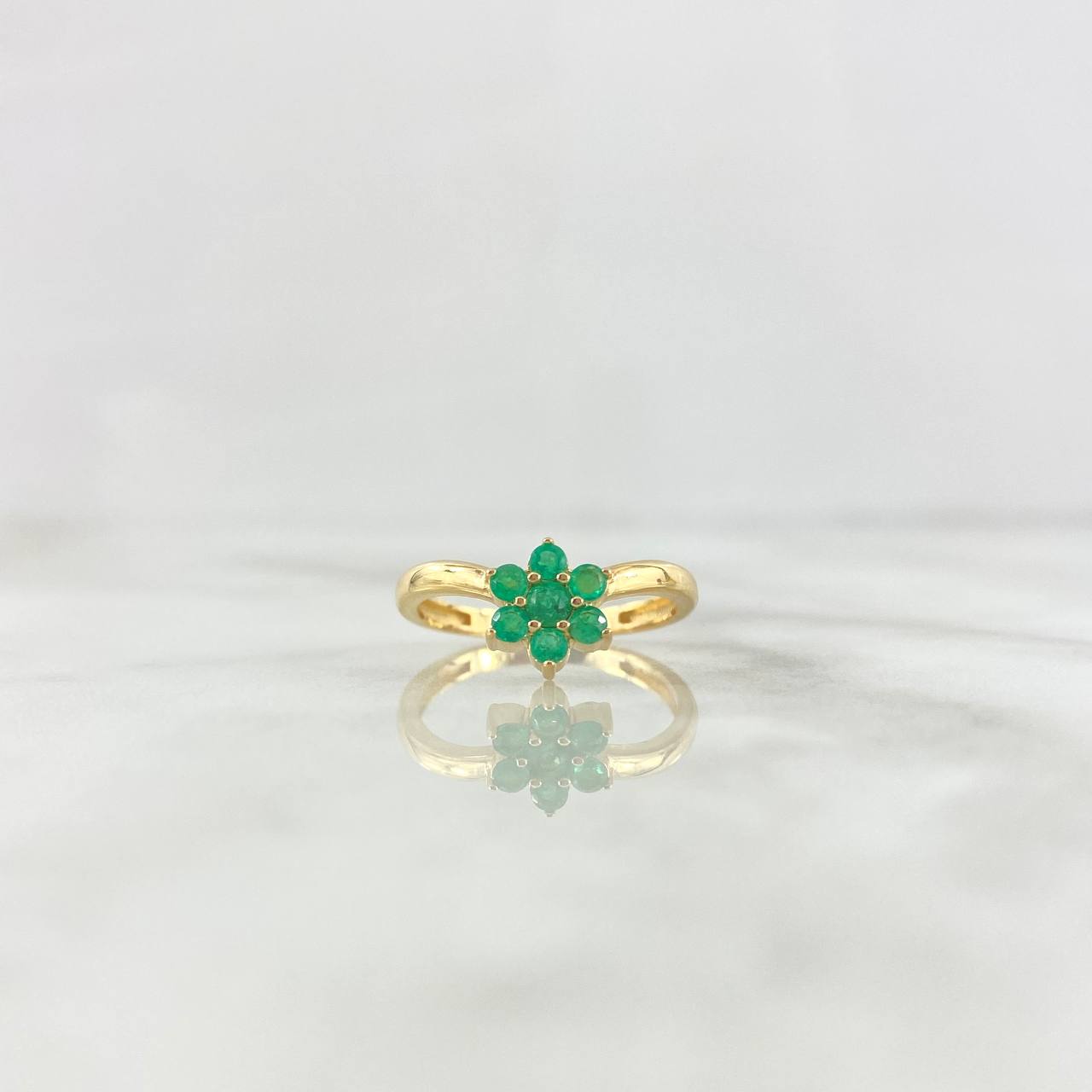 Anillo Solitario Flor 2.4gr / T6 3/4 / Esmeraldas 29pts Oro Amarillo (Joya)