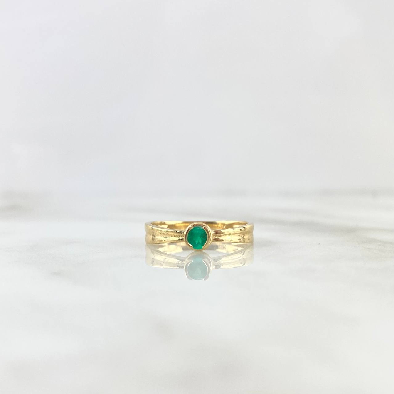 Anillo Solitario Circulo 2gr / T6 3/4 / Esmeralda 17pts Oro Amarillo (Joya)