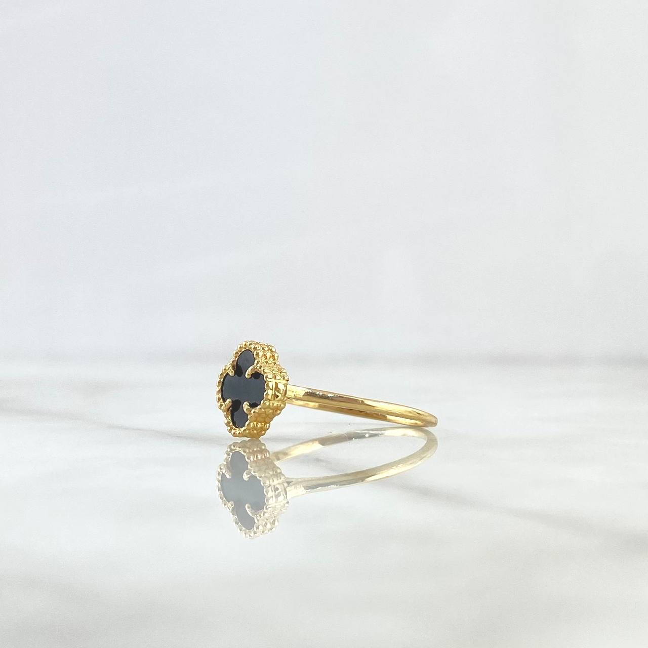 Anillo Trébol VCyA 2.5gr / T8 1/2 / Onix Negro Punteado Oro Amarillo +4