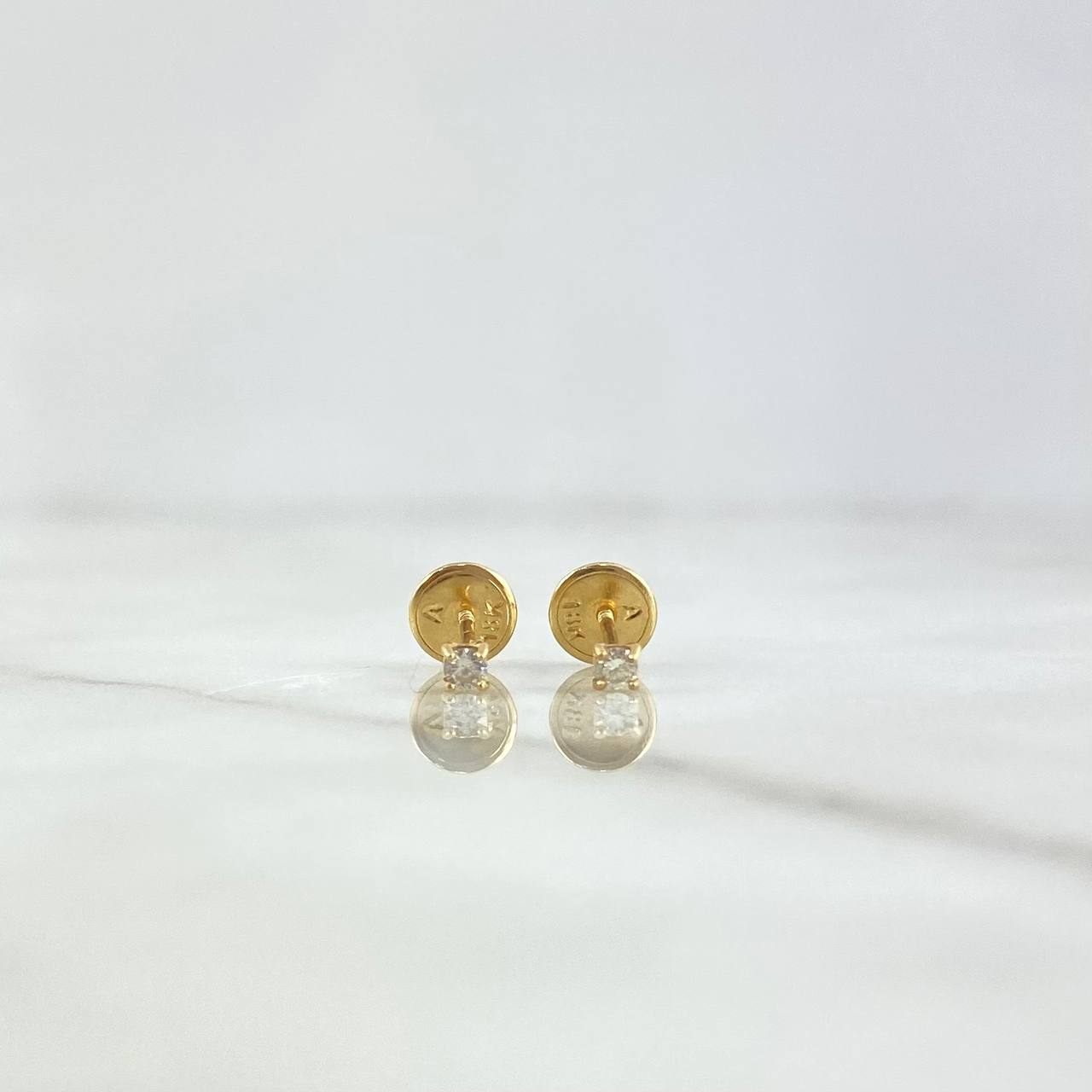 Topos Chispa 0.5gr / 2mm Diamantes Blancos 5pts Oro Amarillo (Joya)