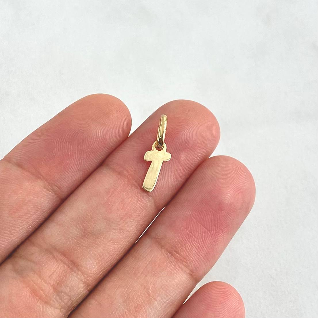 Dije Letra T Cursiva 0.4gr / 1.6cm / Lisa Oro Amarillo 18K