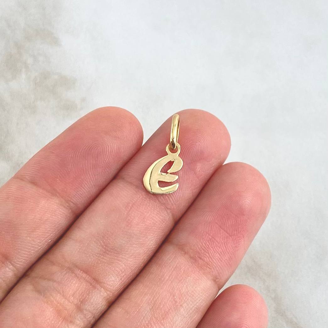 Dije Letra E Cursiva 0.45gr / 1.6cm-Lisa Oro Amarillo 18K