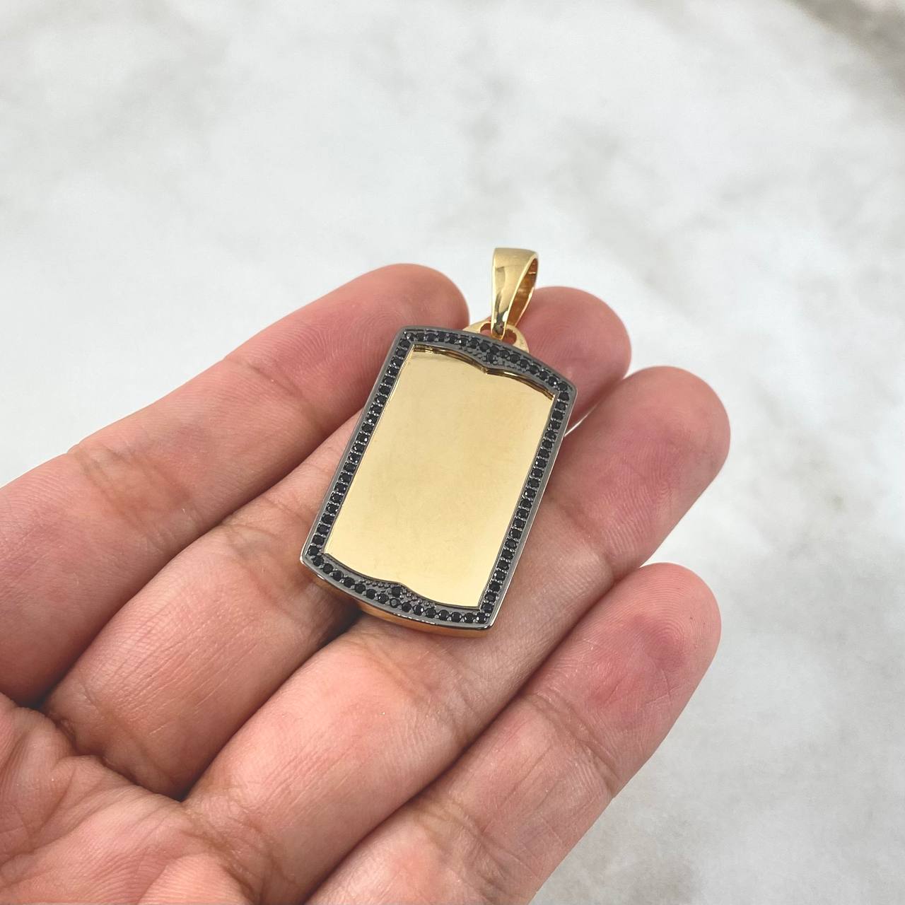 Dije Placa Rectangular 7.5gr / 4.2cm / Circones Negros Oro Amarillo