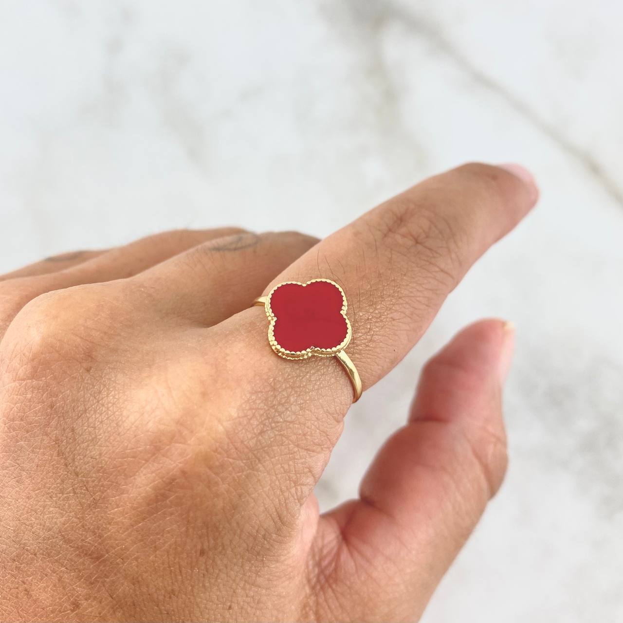 Anillo Trébol VCyA 1.9gr / T7 1/2 / Rojo Electroestático Oro Amarillo