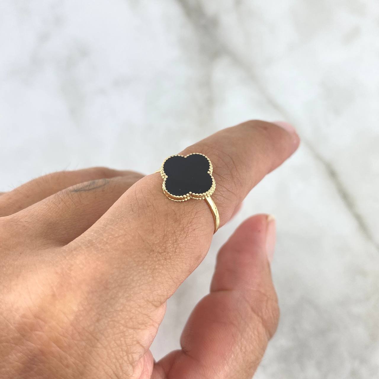 Anillo Trébol VCyA 1.7gr / T6 / Negro Electroestático Oro Amarillo