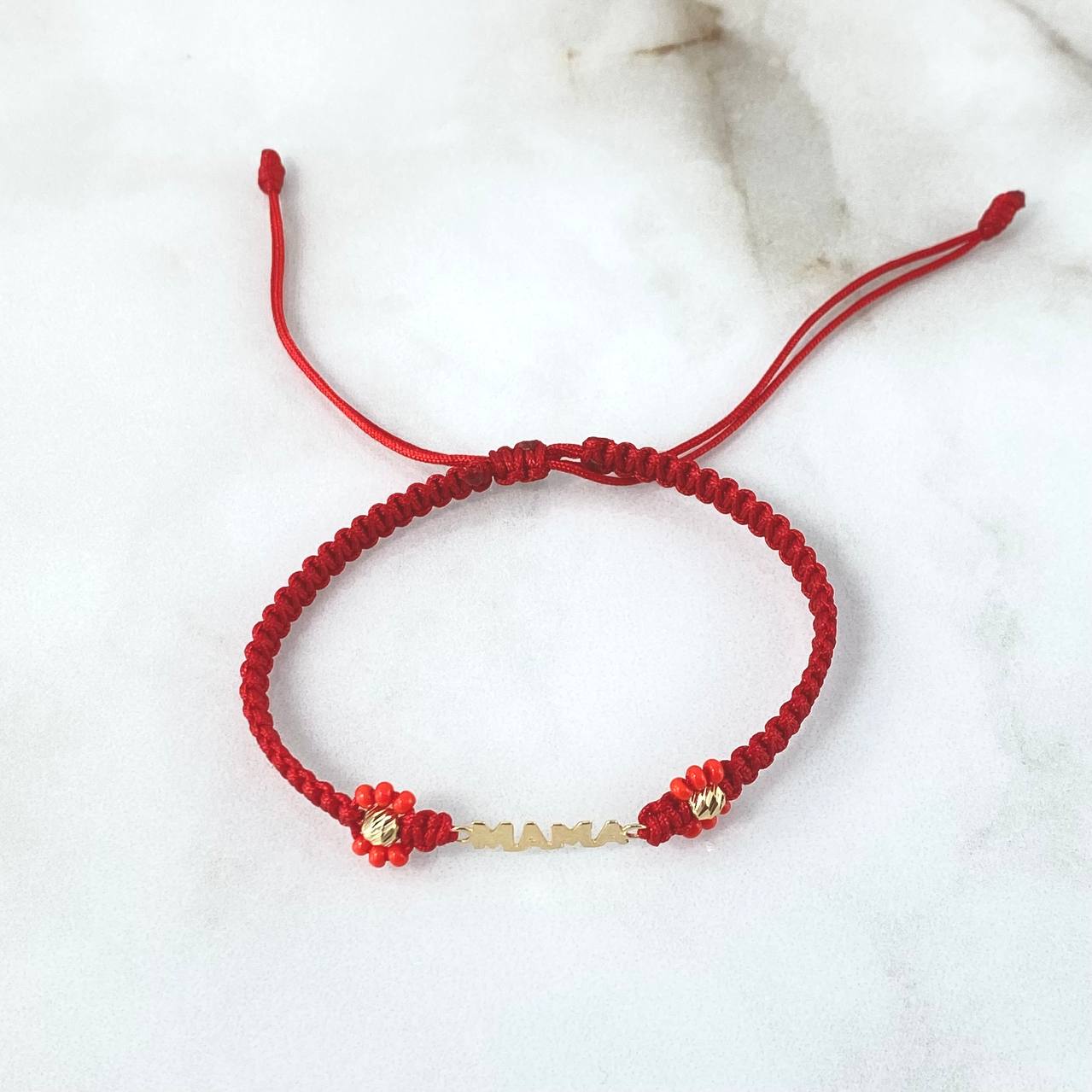 Pulsera Roja MAMÁ Flores 0.8gr / 4mm Bolas Diamantadas 2 Und Oro Amarillo