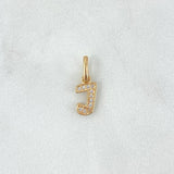 Dije Letra J Cursiva 0.6gr / 1.6cm / Circones Blancos Oro Amarillo 18K ©