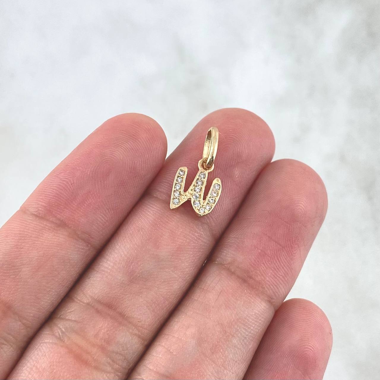 Dije Letra W Cursiva 0.6gr / 1.5cm / Circones Blancos Oro Amarillo