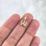 Dije Letra W Cursiva 0.65gr / 1.5cm / Circones Blancos Oro Amarillo