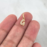 Dije Letra G Silueta 0.5gr / 1.6cm / Circones Blancos Oro Amarillo 18K *