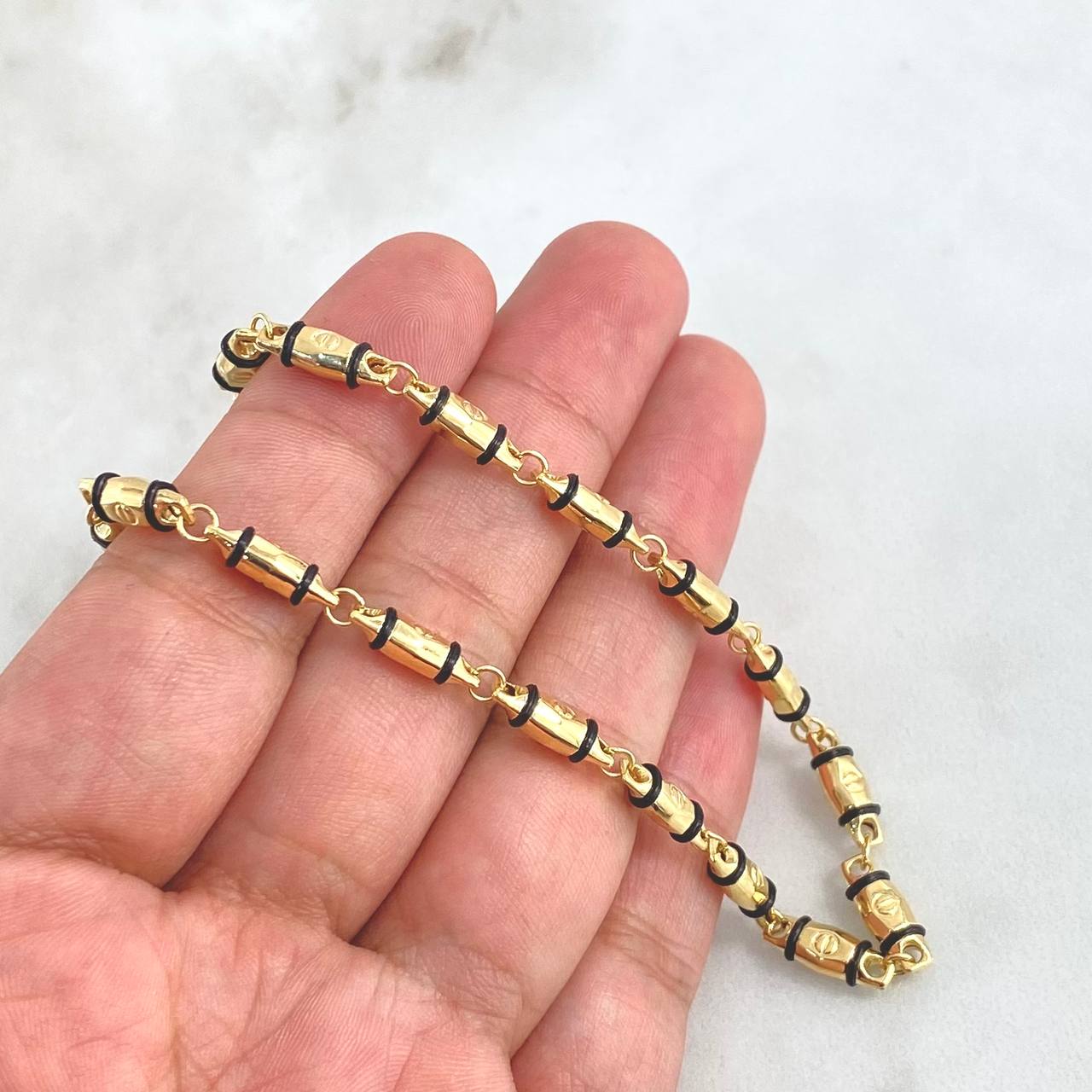 Tobillera Rustica Tornillo 5.5gr / 25cm / 4mm Cauchos Negros Oro Amarillo