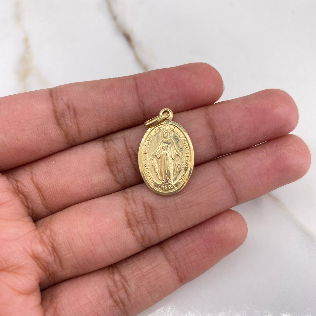 Dije Virgen Milagrosa 2.9gr / 2.7cm / Oro Amarillo $