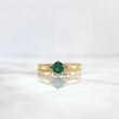 Anillo Solitario Carril Liso 2.75gr / T7 1/2 / Circones Blancos Y Verde Oro Amarillo