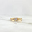 Anillo Solitario Seccionado 2.55gr / T7 3/4 / Circones Blancos Oro Amarillo